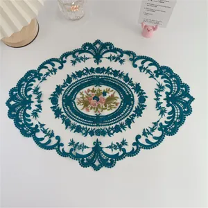 Eleganter petrolfarbener bestickter ovaler Spitzen-Tischset mit Blumenmuster für Deko