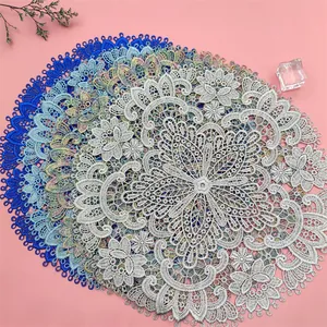 Elegante Franse bloemen kant borduurwerk onderzetters en placemats set van 4