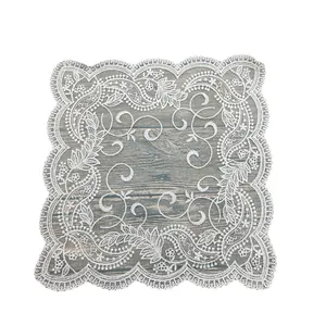Tovaglietta Ricamata in Pizzo Vintage Europeo Quadrata Floreale Sottopentola Copertura Decorativa Comodino Oggetti di Scena Fotografia INS Centrino Poliestere