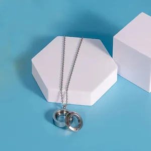 Stainless steel openable locket pendant necklace with transparent glass cover