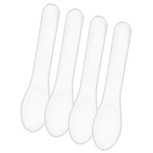 Set van vier kleine witte plastic spatels voor gezichtsmaskers en cosmetische crèmes