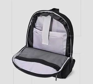 Binnenzicht van waterdichte nylon rugzak met laptopvak en gaasvak met rits