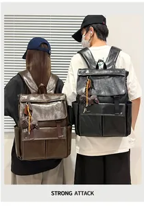 Vue détaillée de sacs à dos rétro en similicuir marron et noir pour les déplacements