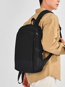 Waterdichte zwarte nylon zakelijke rugzak voor laptop woon-werkverkeer en reizen