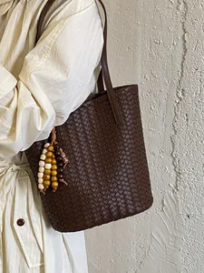 Koreanischer Vintage Webstruktur PU Leder Eimertasche Für Damen Minimalistisch Pendler Schulter Unterarmtasche Mit Perlenanhänger
