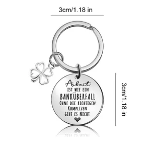 Portachiavi in acciaio inox con quadrifoglio e testo tedesco inciso