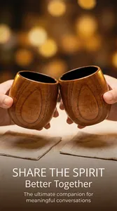 Detailweergave van handgemaakte houten bekers die proosten in een warme atmosfeer