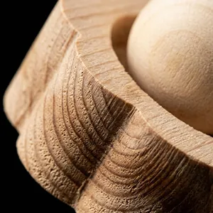 Difusor de aceites esenciales de madera de pino natural con textura de grano macro
