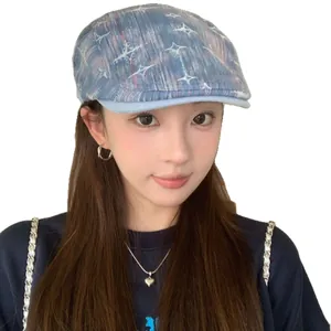 Béret en jean délavé vintage pour femme avec des motifs d'étoiles à quatre branches