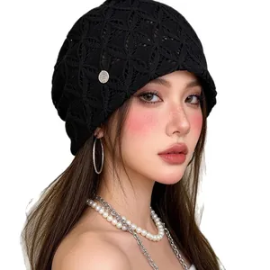 Berretto nero in maglia all'uncinetto da donna, stile estivo vintage ed elegante