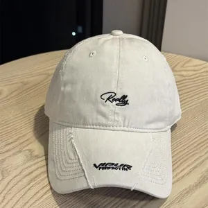 Gorra de béisbol vintage beige lavada con bordado 'Really' y borde deshilachado