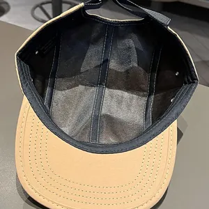 Vista interna del cappello camper a 5 pannelli kaki con fodera in rete traspirante