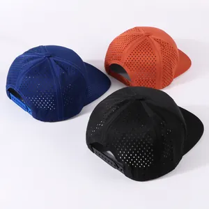 Drei atmungsaktive Mesh-Hip-Hop-Baseballkappen in den Farben Blau, Orange und Schwarz