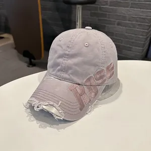 Casquette de baseball vintage en coton lavé violet avec bord usé et broderie ROSE détaillée