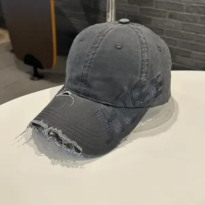 Casquette de baseball vintage en coton délavé avec broderie TRUE et déchirures