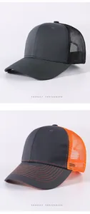 Dettaglio dei cappellini trucker traspiranti in mesh grigio-nero e grigio-arancione