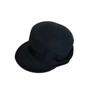 Elegante zwarte strohonkbalpet voor dames met een stijlvol detail van een strikje