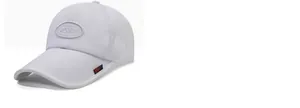 Dettaglio cappellino baseball bianco in rete traspirante con ricamo Sport sulla parte anteriore