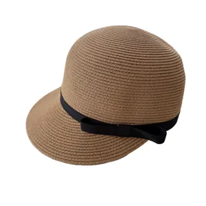 Cappello equestre in paglia da donna con fiocco nero per protezione solare estiva.