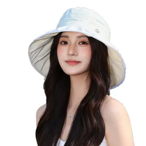Elegant women's white pleated fisherman sun hat with stylish metal H logo decoration