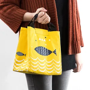 Tragbare gelbe isolierte Kühltasche mit niedlichem Fischmuster und schwarzen Tragegriffen