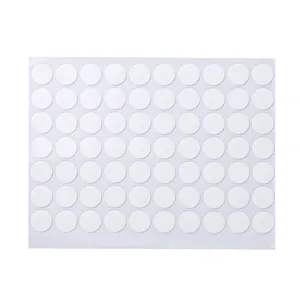 Vel met sterk hechtende spoorloze dubbelzijdige kleefstippen voor wandmontage