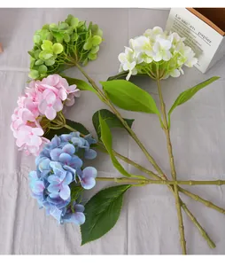 Set mit vier realistischen künstlichen Hortensienstielen in Blau, Rosa und Grün