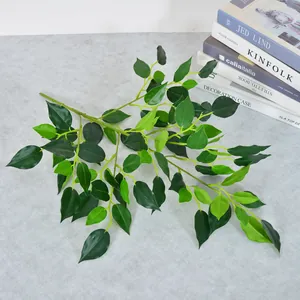 Branches de banyan artificielles vertes avec des feuilles en plastique réalistes pour décor