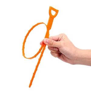 Flexibele oranje plastic afvoerontstopper voor het reinigen van haar in de keuken en bad