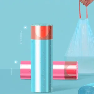 Dikke vuilniszakken met trekkoord en handgrepen, verkrijgbaar in blauwe en roze rollen