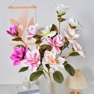 Branche de magnolia artificielle réaliste à 3 têtes dans un vase pour une décoration élégante