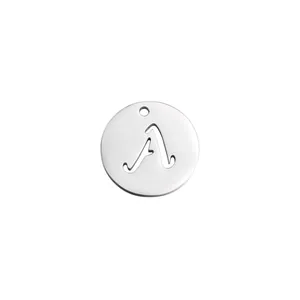 Rundes Edelstahl-Alphabet-Amulett mit einem ausgeschnittenen Buchstaben-A-Anhänger-Design