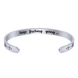 Bracelet jonc en acier inoxydable argenté avec gravure Keep Fucking Going à l'intérieur