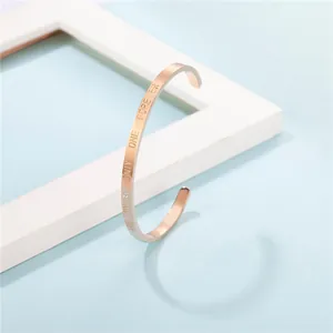 Roségoldenes Armband aus Titanstahl mit Diamant und romantischer Gravur
