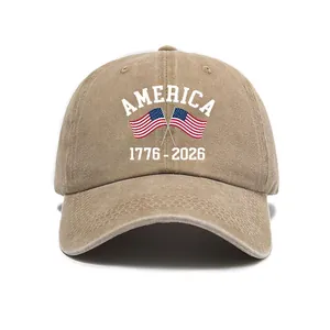 Dettaglio cappello baseball vintage kaki con stampa anniversario America 1776-2026