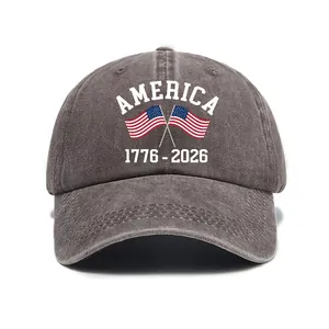 Dettaglio del berretto da baseball vintage lavato con stampa del 250° anniversario USA.