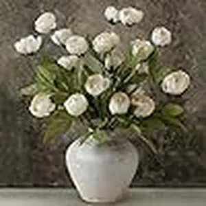 Elegante weiße künstliche Pfingstrosen in Keramikvase für Heim- und Hoteldekoration