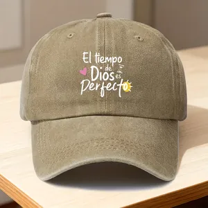 Λεπτομερής προβολή του κειμένου El tiempo de Dios es Perfecto σε χακί καπέλο μπέιζμπολ