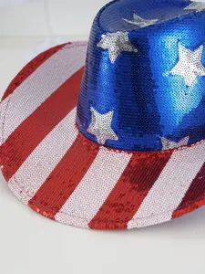 Gros plan sur les paillettes scintillantes d'un chapeau de cow-boy au motif drapeau américain