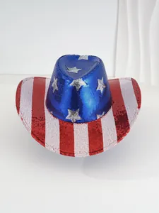 Détail de vue de face d'un chapeau de cowboy à paillettes drapeau américain.