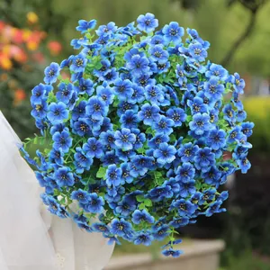 Lebhafter blauer künstlicher Stiefmütterchenstrauß für Garten und Heimdeko.