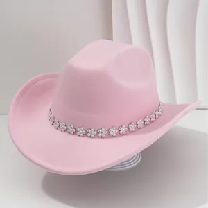 Cappello da cowboy rosa elegante a tesa larga con fascia di fiori di strass di lusso