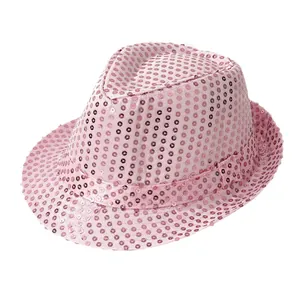 Elegante sombrero fedora rosa con lentejuelas y diseño de corazón para fiestas de cumpleaños