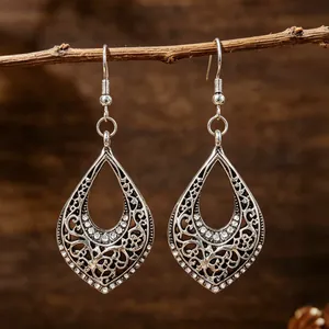 Orecchini Vintage a Goccia Intagliati Traforati Boho Filigrana Motivo a Vite Lega Placcata Argento Strass Orecchini Pendenti da Donna