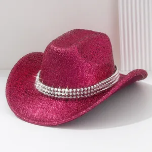 Cappello da cowboy western rosa glitterato con borchie argentate per uno stile Y2K.