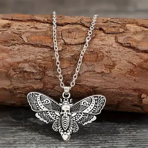 Collana con Pendente a Forma di Teschio di Motta Gotica Vintage per Uomo Donna Retrò Ala di Motta Scura Teschio Gioielli in Lega Festa Regalo