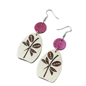 Pendientes retro de madera con discos magenta y diseño de estampado de hojas naturales