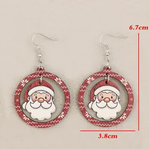 Orecchini pendenti natalizi in legno Babbo Natale con misure di 6,7 cm per 3,8 cm