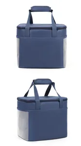 Vista dettagliata della borsa termica grande blu navy dotata di tasche a rete laterali.
