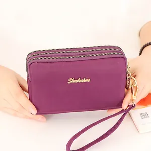 Elegante bolso de mano de nailon morado con triple cremallera para smartphones